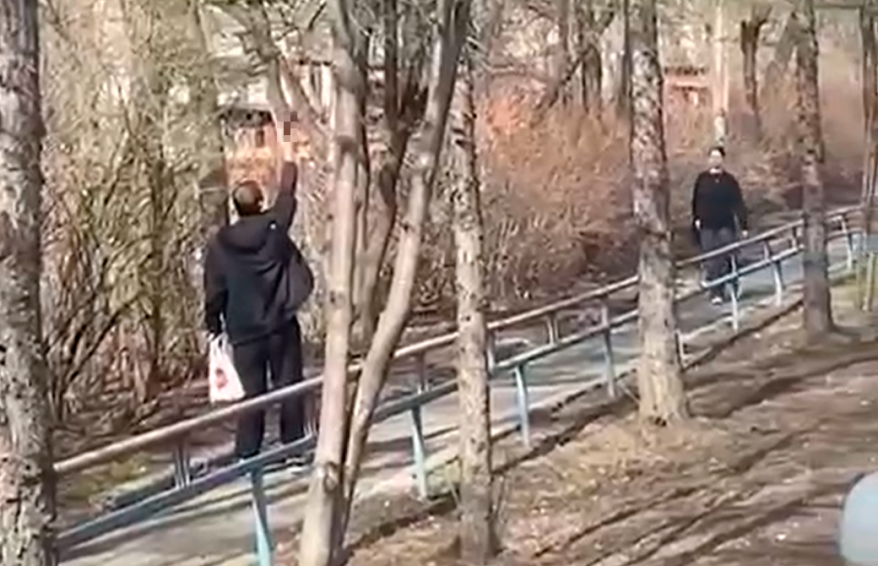 Мужчина открыл стрельбу из пистолета на улице Партизанска