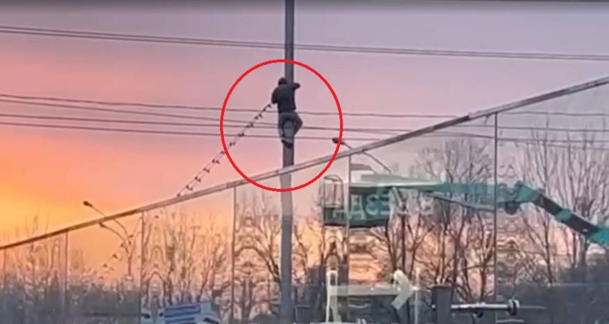Человек на столбе: житель Уссурийска устроил "шоу" на закате дня