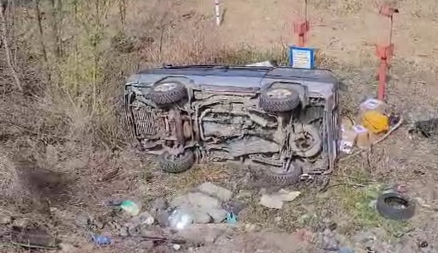 Автомобиль, направлявшийся в зону СВО, вылетел в кювет во Владивостоке Автомобиль, направлявшийся в зону СВО, вылетел в кювет во Владивостоке