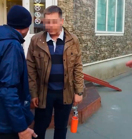 Пьяный мужчина напал на школьника у остановки во Владивостоке