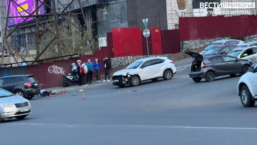 Во Владивостоке произошло ДТП с участием мопедиста Во Владивостоке произошло ДТП с участием мопедиста