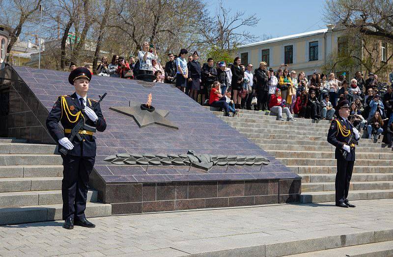 Первый почётный караул заступил на «Вахту памяти» во Владивостоке Первый почётный караул заступил на «Вахту памяти» во Владивостоке