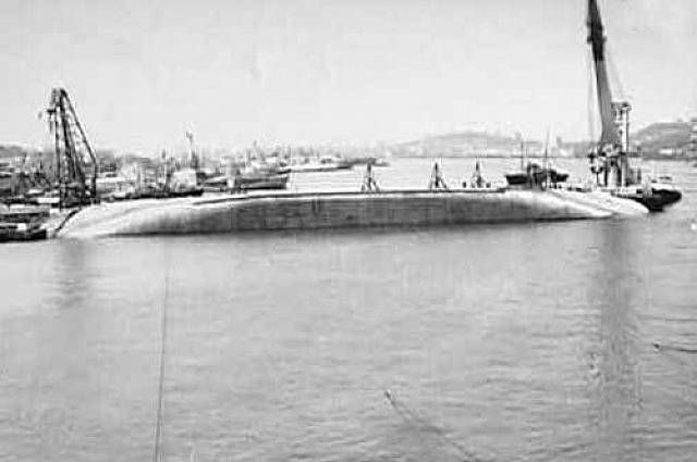 4 мая 1982 года на пирсе во Владивостоке затонула плавбаза "Александр Обухов". Дата дня