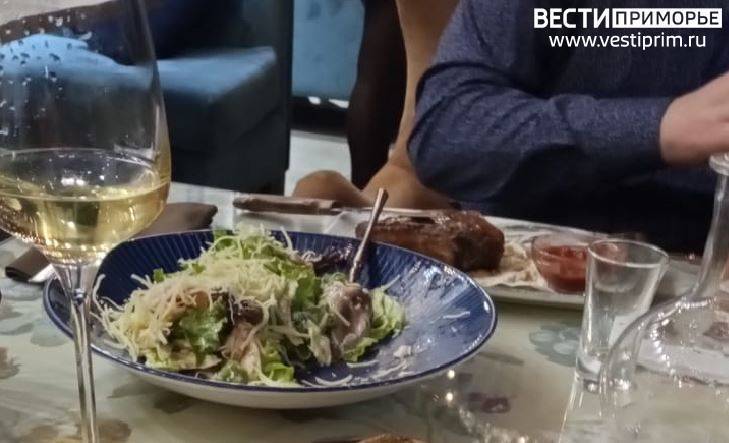 "Бегал по залу с ножом": женщина рассказала об инциденте в торговой точке Владивостока