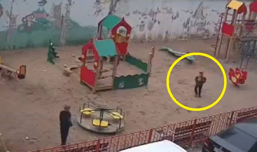 «Ответственный родитель»: инцидент на детской площадке вызвал резонанс во Владивостоке (видео)