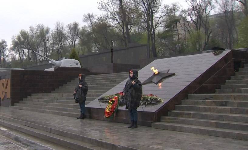 На «Вахту памяти» во Владивостоке заступил почетный караул