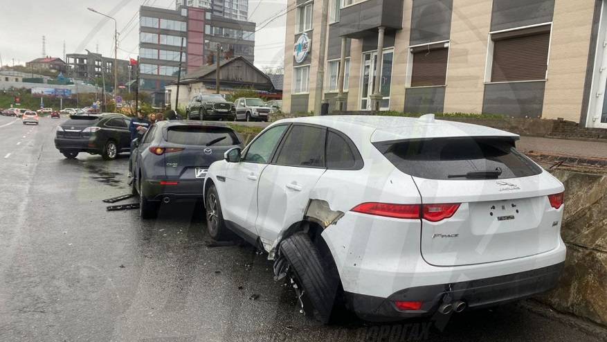 ДТП «на миллионы» с несколькими авто устроила дама на Lexus ДТП «на миллионы» с несколькими авто устроила дама на Lexus