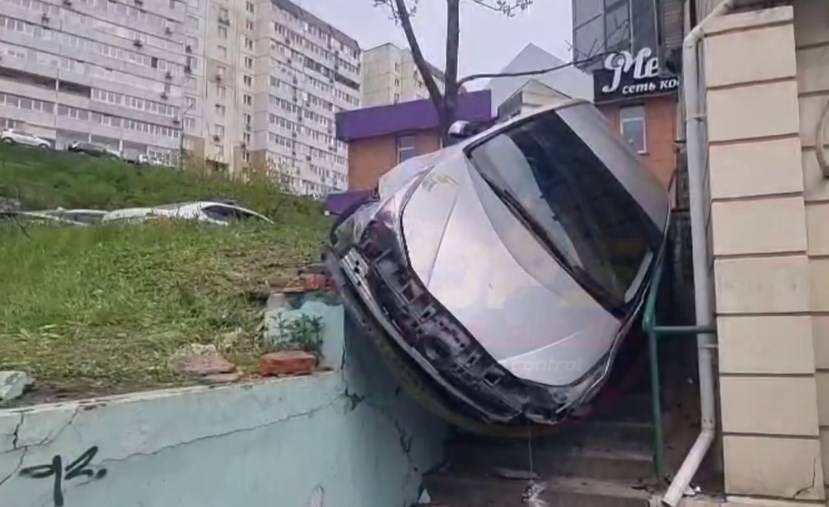 «Машина сама полетела»: некоторые подробности аварии во Владивостоке «Машина сама полетела»: некоторые подробности аварии во Владивостоке
