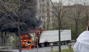 Фура горит на дороге во Владивостоке