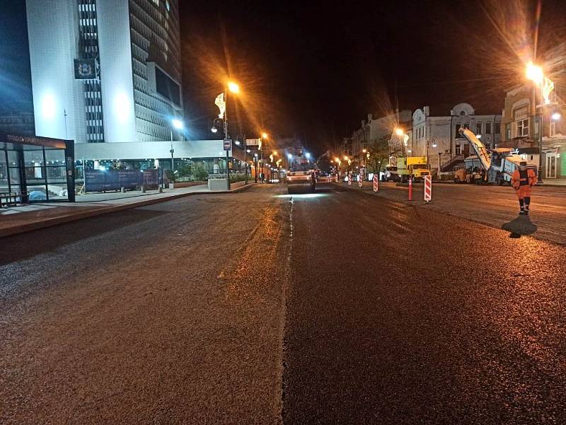 Первый участок дороги на Светланской заасфальтирован. Работы продолжат предстоящей ночью