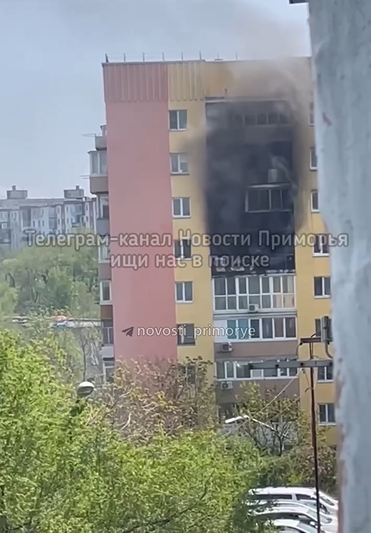 Пожарные ликвидировали возгорание в многоквартирном доме во Владивостоке Пожарные ликвидировали возгорание в многоквартирном доме во Владивостоке
