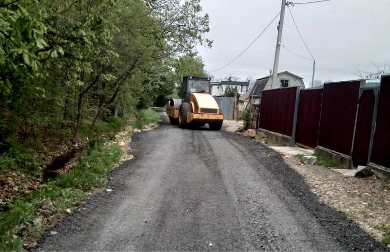 Во Владивостоке грейдируют дороги и сносят гаражи