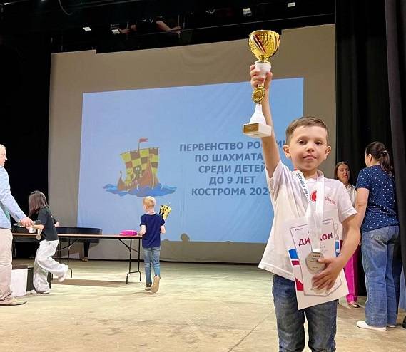 Маленький шахматист из Владивостока стал вице-чемпионом страны Маленький шахматист из Владивостока стал вице-чемпионом страны