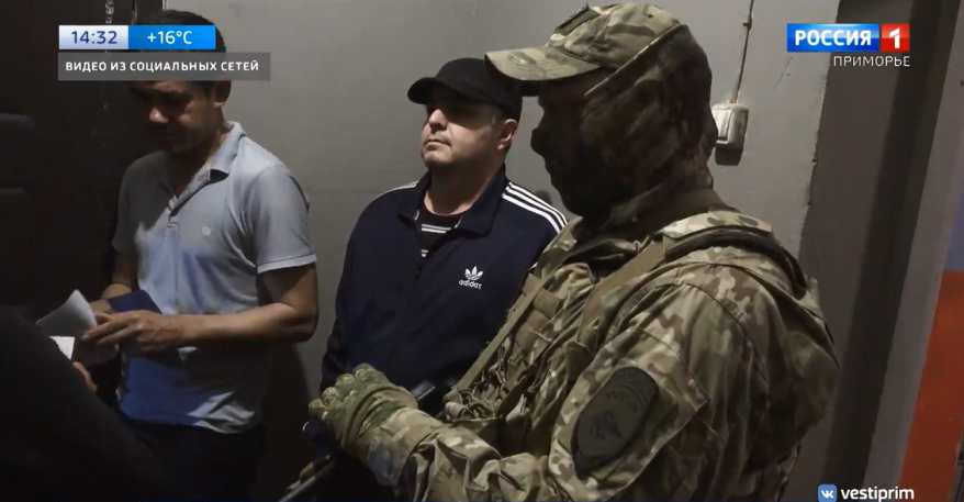 Нелегального жильца случайно обнаружил в своей квартире корреспондент "Вести: Приморье"