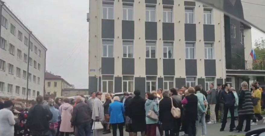 Cотрудникии Центра гигиены и эпидемиологии эвакуированы из здания во Владивостоке Cотрудникии Центра гигиены и эпидемиологии эвакуированы из здания во Владивостоке