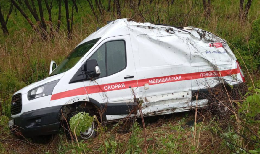 В Приморье пациент выпал из машины во время опрокидывания скорой помощи В Приморье пациент выпал из машины во время опрокидывания скорой помощи
