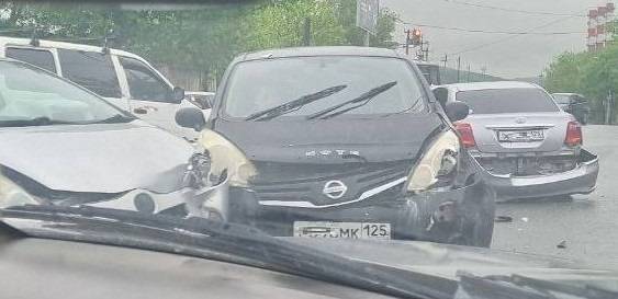 Водителю стало плохо за рулем авто на дороге Владивостока