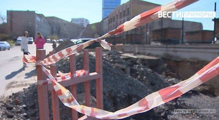 «Остались без воды»: ковш экскаватора повредил трубопровод