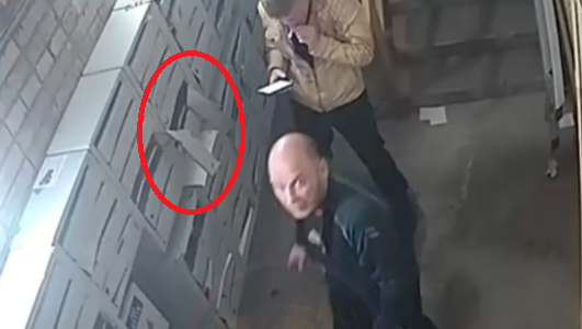 "Что у них в головах?": случай в подъезде дома во Владивостоке вызвал гнев горожан