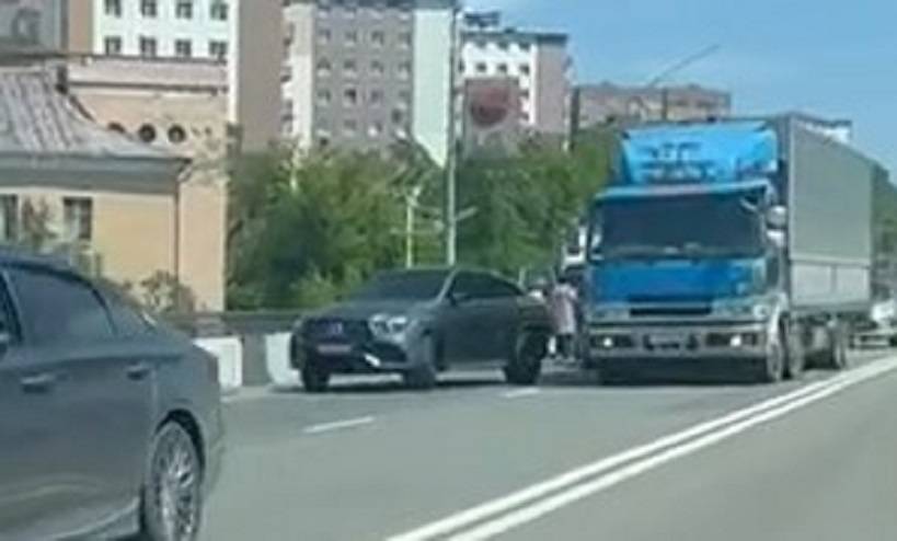 Пробка в районе Второй Речки собирается из-за ДТП