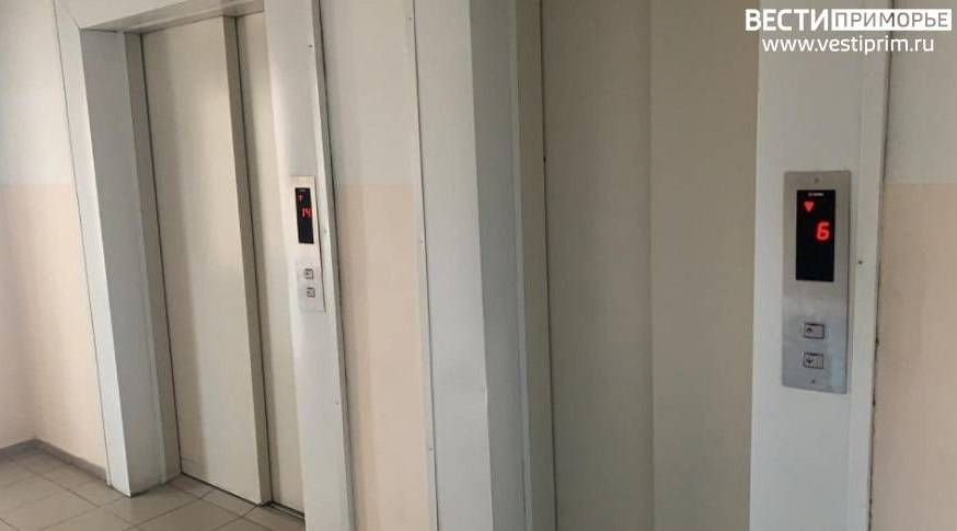 Крепления обшивки кабины лифта сорвались, женщина получила повреждения Крепления обшивки кабины лифта сорвались, женщина получила повреждения