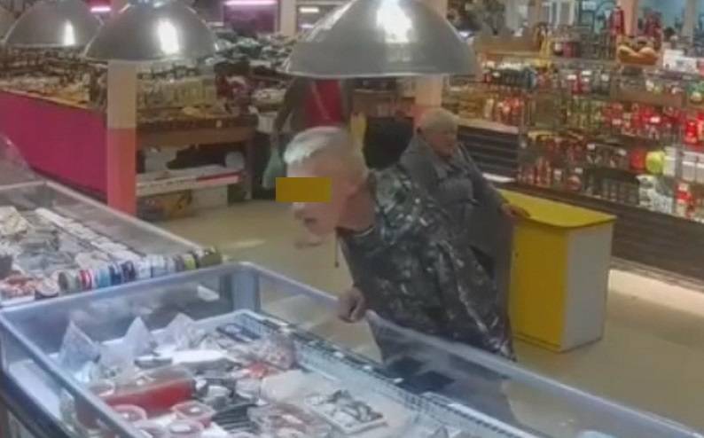 «Чем думал?»: отвратительный поступок покупателя в ТЦ попал на видео «Чем думал?»: отвратительный поступок покупателя в ТЦ попал на видео