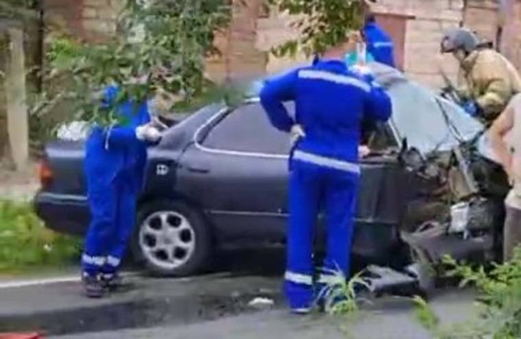 «Водителя вырезали из авто»: на месте ДТП – скорая и спасатели «Водителя вырезали из авто»: на месте ДТП – скорая и спасатели
