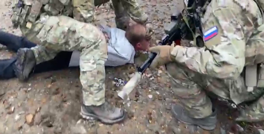 "Такого к стенке сразу": силовики Приморья задержали украинского рагуля