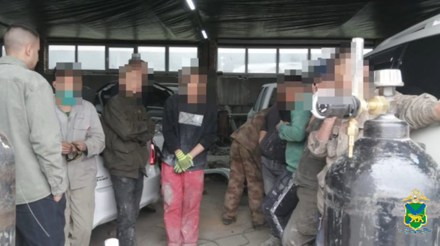 Группа нелегалов задержана в одном из автосервисов Приморья