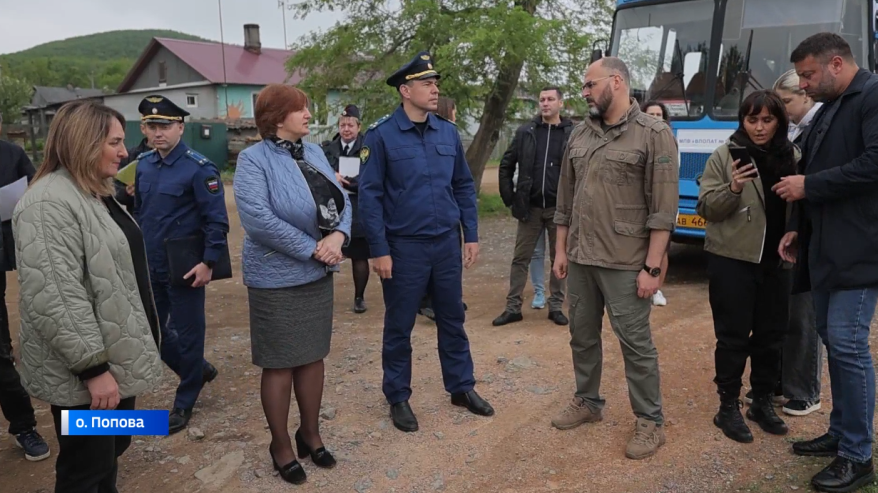 Мэр Владивостока поставил на контроль ремонт многоквартирных домов на островных территориях