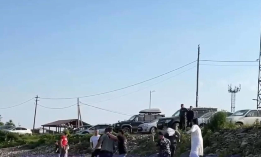 В ход пошли камни и "розочка" от бутылки: задержаны участники инцидента в бухте Патрокл