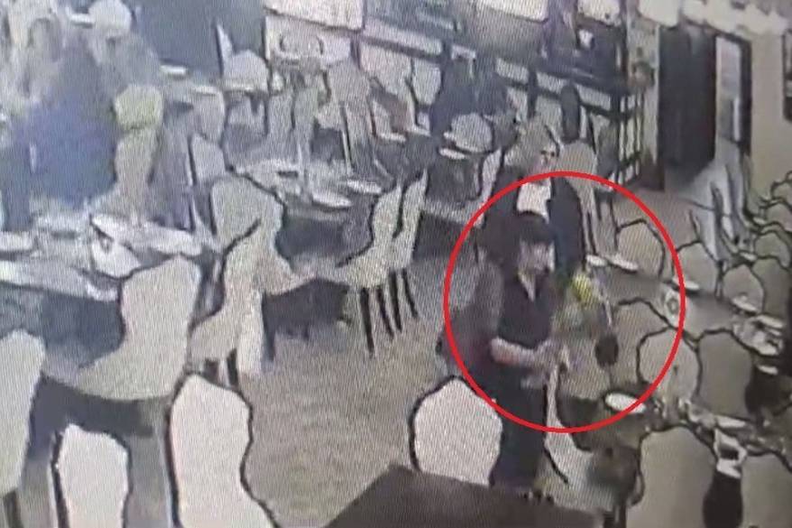 "Позорище": поступок двух женщин в Приморье поднял бурю возмущения в Сети "Позорище": поступок двух женщин в Приморье поднял бурю возмущения в Сети