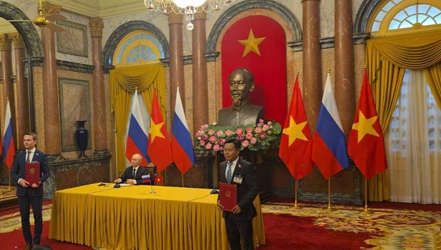 ДВФУ и Ханойский госуниверситет подписали соглашение в присутствии Президентов Владимира Путина и То Лама ДВФУ и Ханойский госуниверситет подписали соглашение в присутствии Президентов Владимира Путина и То Лама