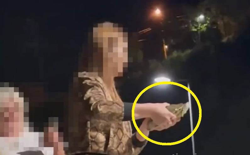 «Сними меня и отлайкай»: фотосессия у озера во Владивостоке вызвала недоумение «Сними меня и отлайкай»: фотосессия у озера во Владивостоке вызвала недоумение