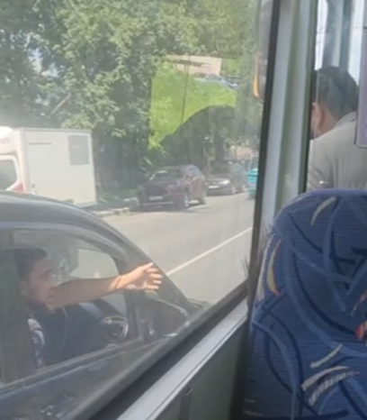 «Я тебя ща...»: иностранцы перекрыли движение во Владивостоке