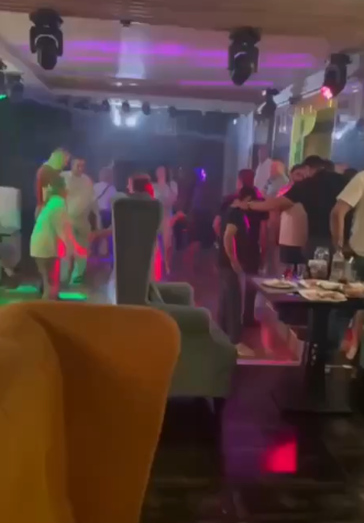 "Такие песни не ставим": в Уссурийске мужчине в кафе отказались включить песню Шамана "Я - русский"
