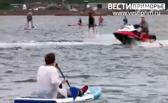 Аквабайкеры устроили "террор" владивостокским саперам
