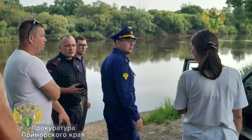 Трое стали тонуть: страшная трагедия разыгралась на реке Малиновка в Приморье