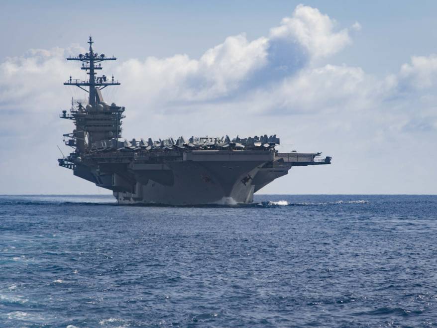 Корабль-разведчик ТОФ идет по следу атомного авианосца США Корабль-разведчик ТОФ идет по следу атомного авианосца США
