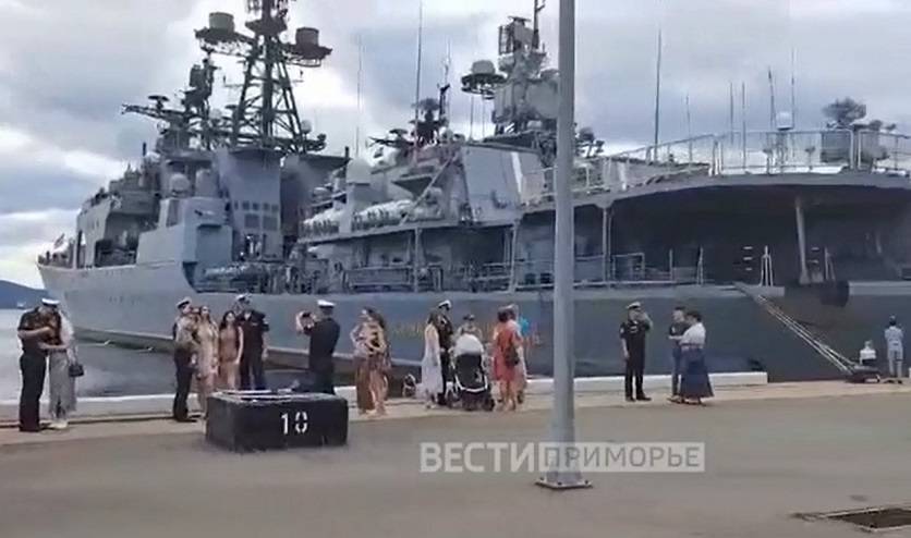 Корабли ТОФ вернулись после длительного похода во Владивосток Корабли ТОФ вернулись после длительного похода во Владивосток