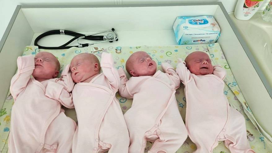 Четверняшек готовят к выписке из роддома в Приморье Четверняшек готовят к выписке из роддома в Приморье