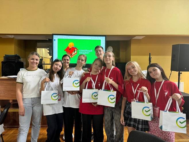 Сбер провел уроки финансовой грамотности для участников бизнес-смены ВДЦ «Океан» Сбер провел уроки финансовой грамотности для участников бизнес-смены ВДЦ «Океан»