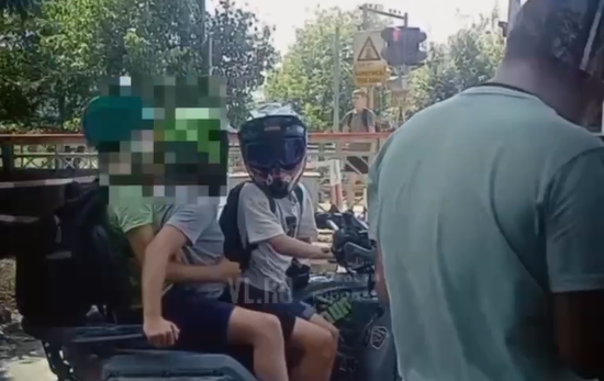 Три пацаненка на квадроцикле взволновали жителей Владивостока