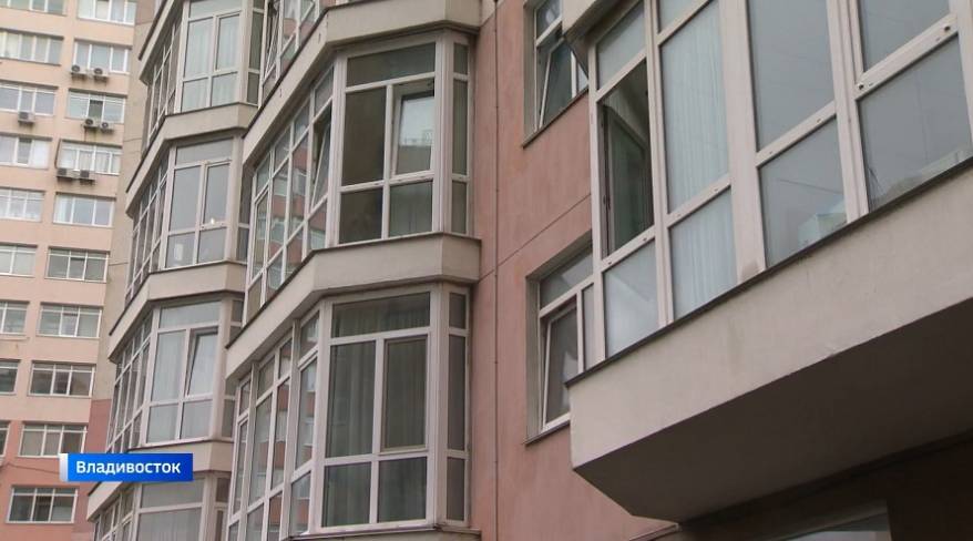 Необычный «подарок» с запиской оставили жильцы в подъезде дома Необычный «подарок» с запиской оставили жильцы в подъезде дома