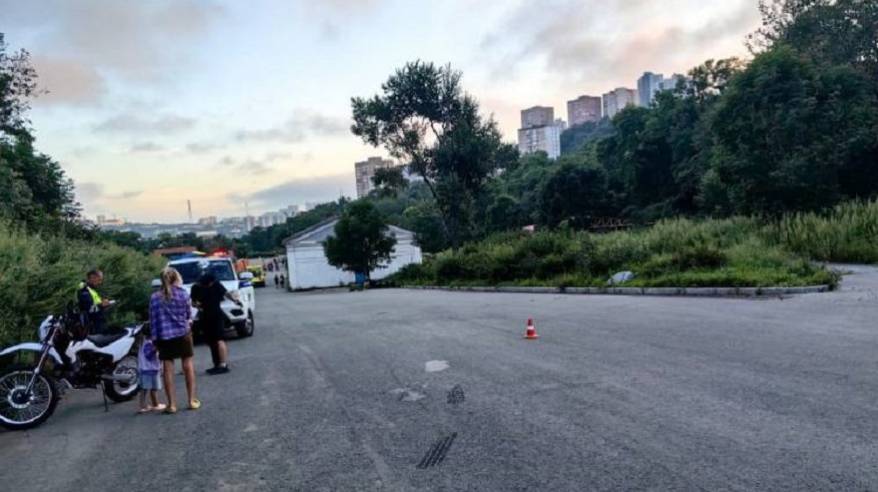 Во Владивостоке 3-летний малыш оказался под колесами мотоцикла