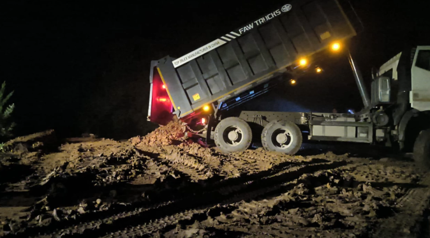 Прорыв в дамбе всю ночь закупоривали в Дальнереченске