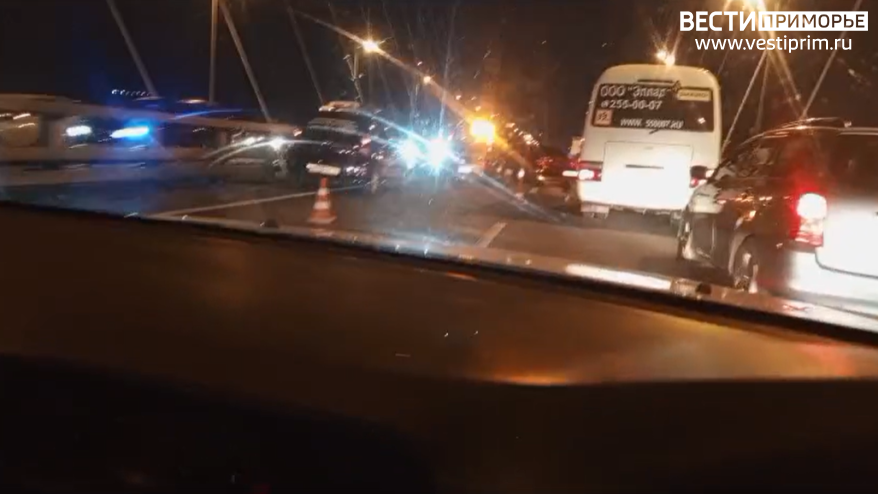 Массовое ДТП на Золотом мосту во Владивостоке собрало огромную пробку