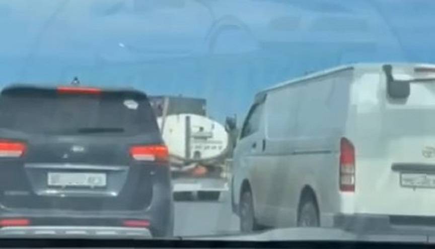 «На ходу и с силой»: инцидент на трассе во Владивостоке попал на видео «На ходу и с силой»: инцидент на трассе во Владивостоке попал на видео