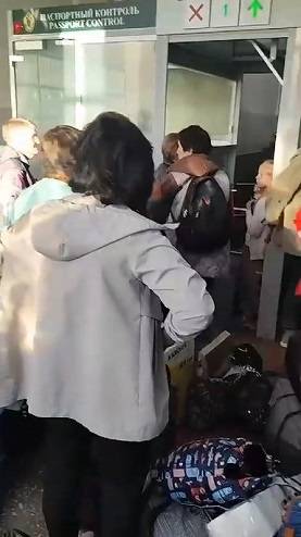 «Настоящий ад»: сумасшедшие очереди на пункте пропуска взбесили приморцев «Настоящий ад»: сумасшедшие очереди на пункте пропуска взбесили приморцев