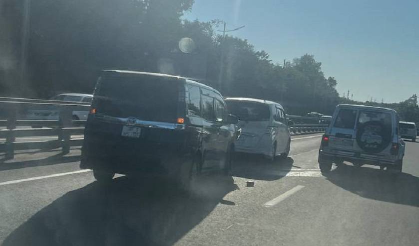 Авария собирает пробку на въезде во Владивосток Авария собирает пробку на въезде во Владивосток